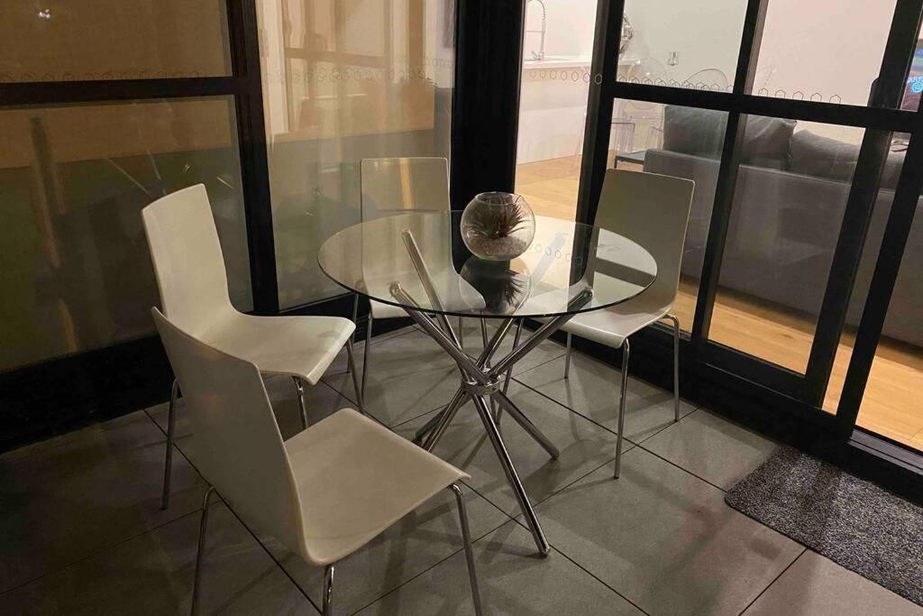 Luxe 2Br Executive Apartment Kingston Pool Parking Wifi Bbq Wine Экстерьер фото